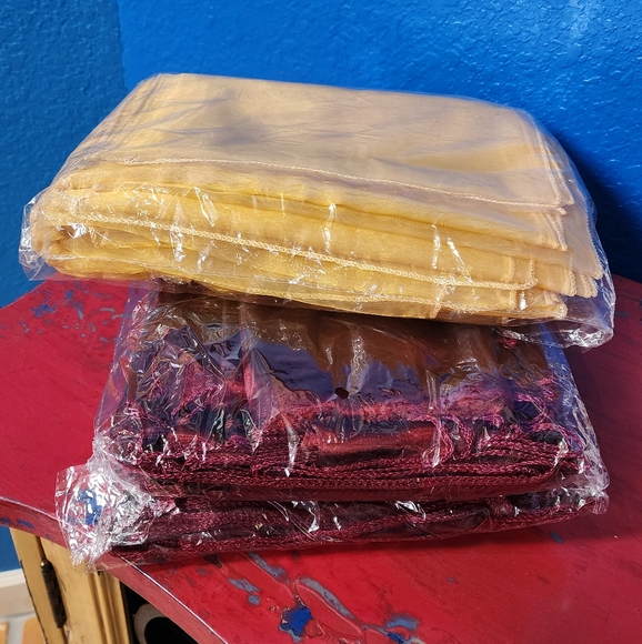Gold organza table runners (bundle of 10) - Picture 9 of 9